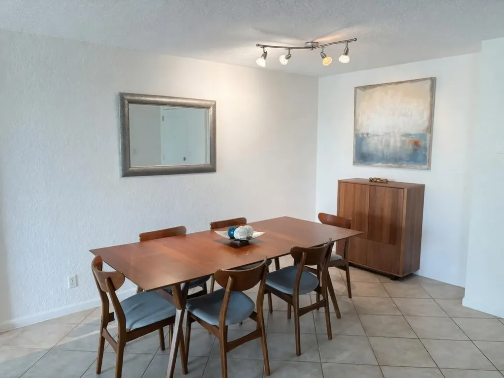 1000 Spanish River Road Boca Raton FL 33432