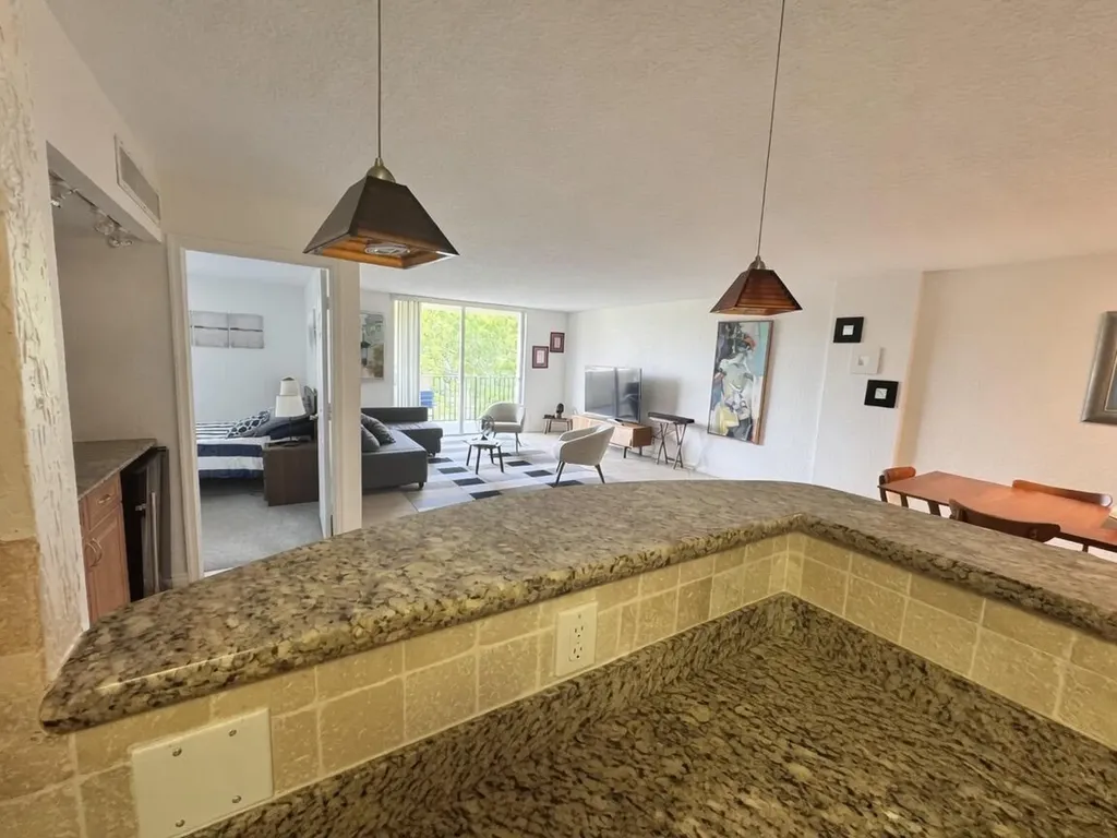 1000 Spanish River Road Boca Raton FL 33432