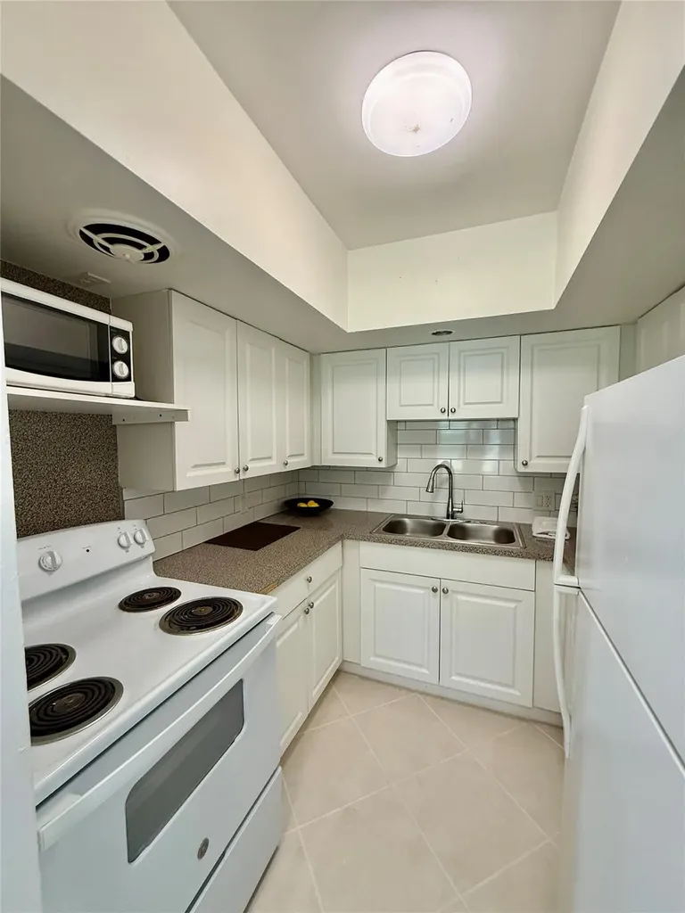 23 NE 19th Avenue Pompano Beach FL 33060