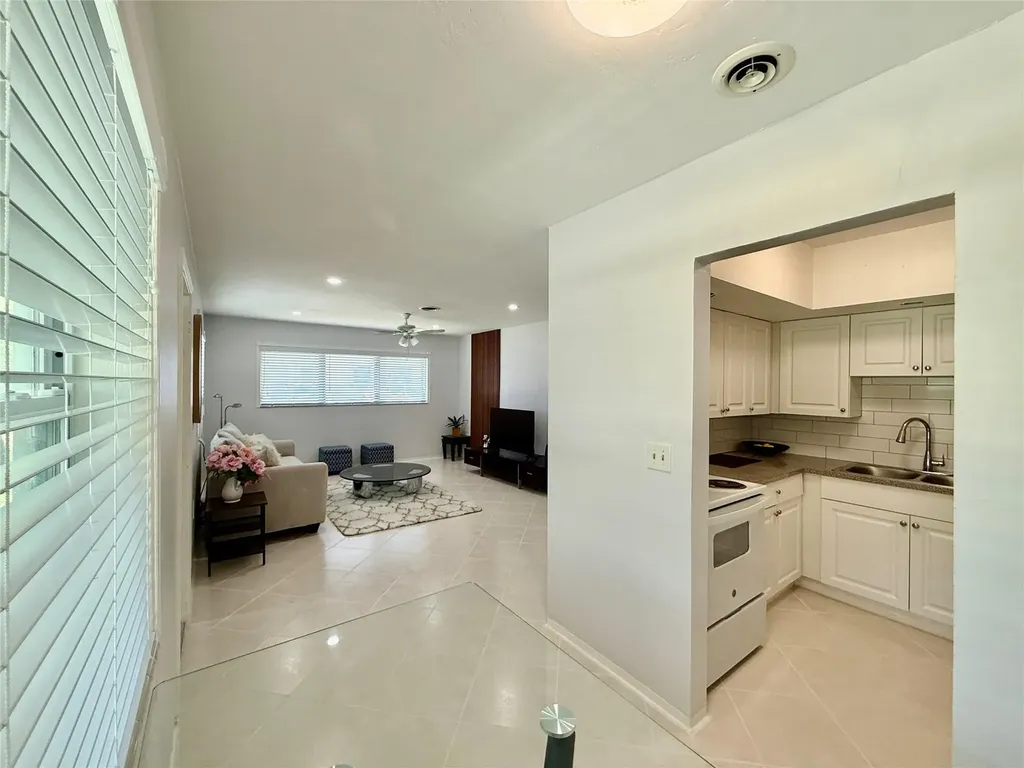 23 NE 19th Avenue Pompano Beach FL 33060
