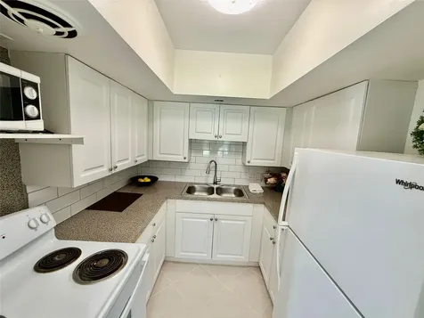 23 NE 19th Avenue Pompano Beach FL 33060