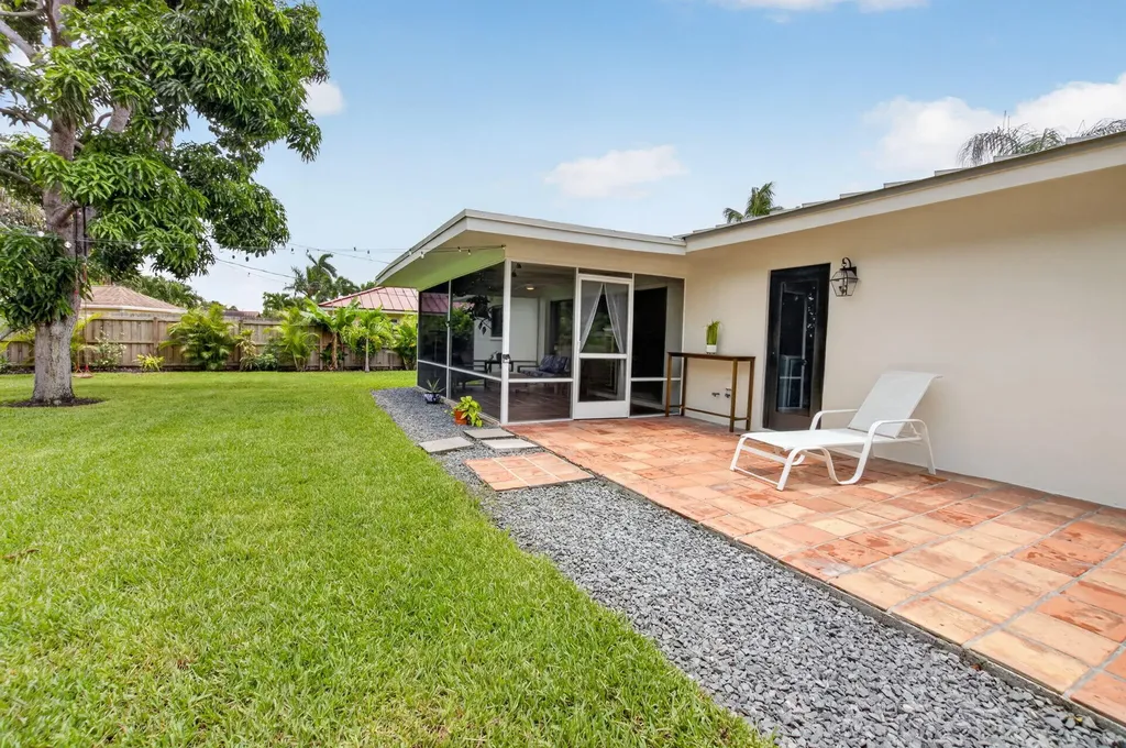 450 SW 12th Terrace Boca Raton FL 33486