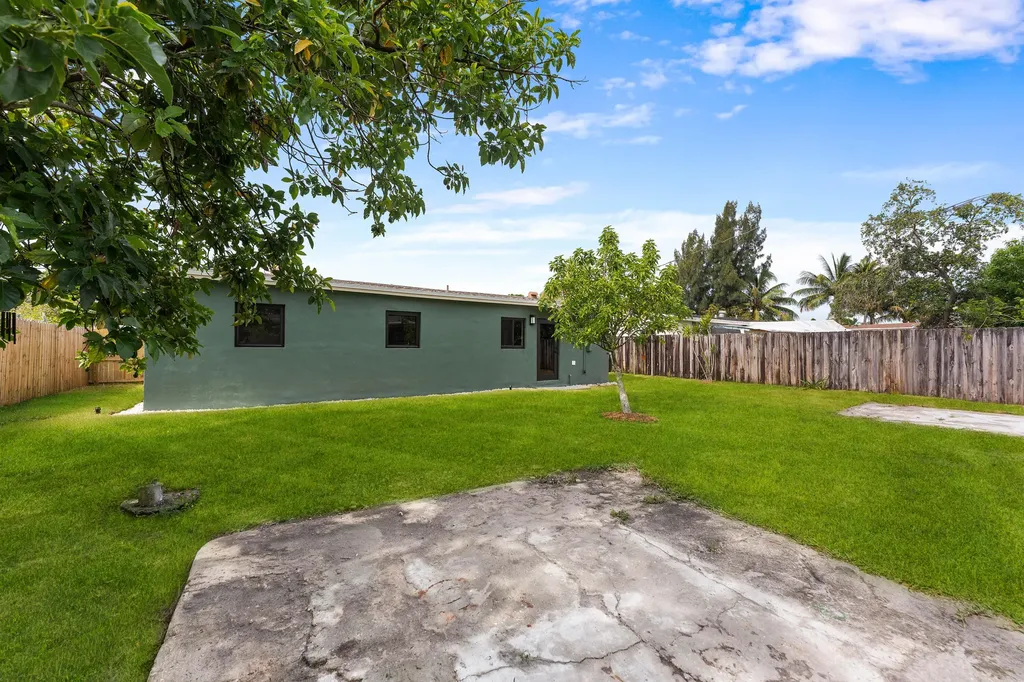 321 NE 59th Street Oakland Park FL 33334