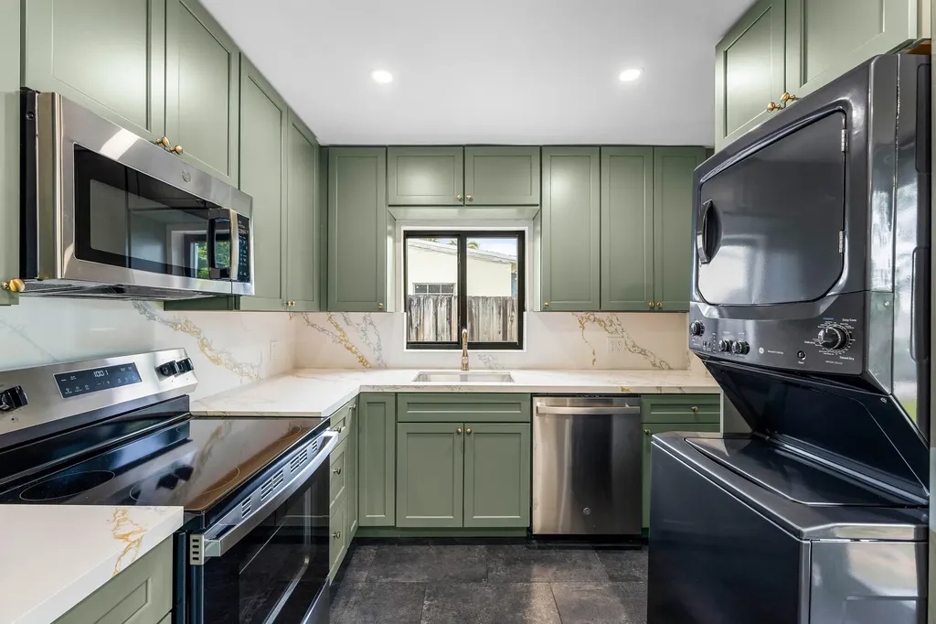 321 NE 59th Street Oakland Park FL 33334