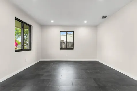 321 NE 59th Street Oakland Park FL 33334