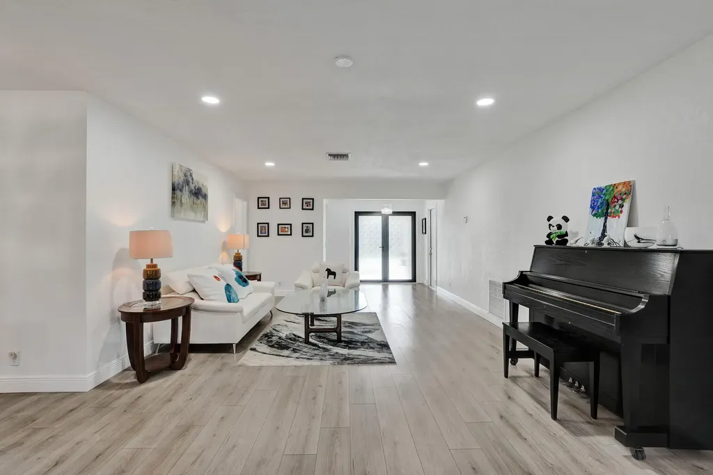 2042 SW 17th Circle Deerfield Beach FL 33442