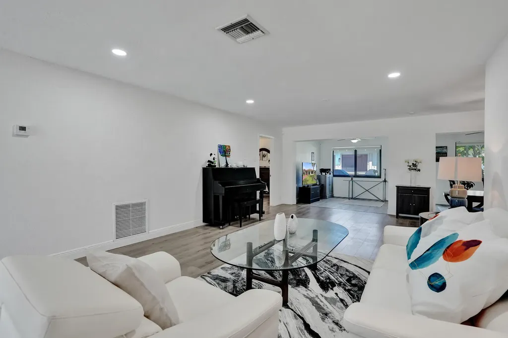 2042 SW 17th Circle Deerfield Beach FL 33442