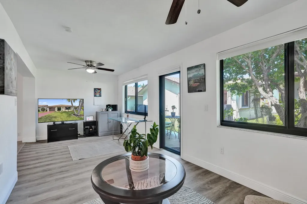 2042 SW 17th Circle Deerfield Beach FL 33442