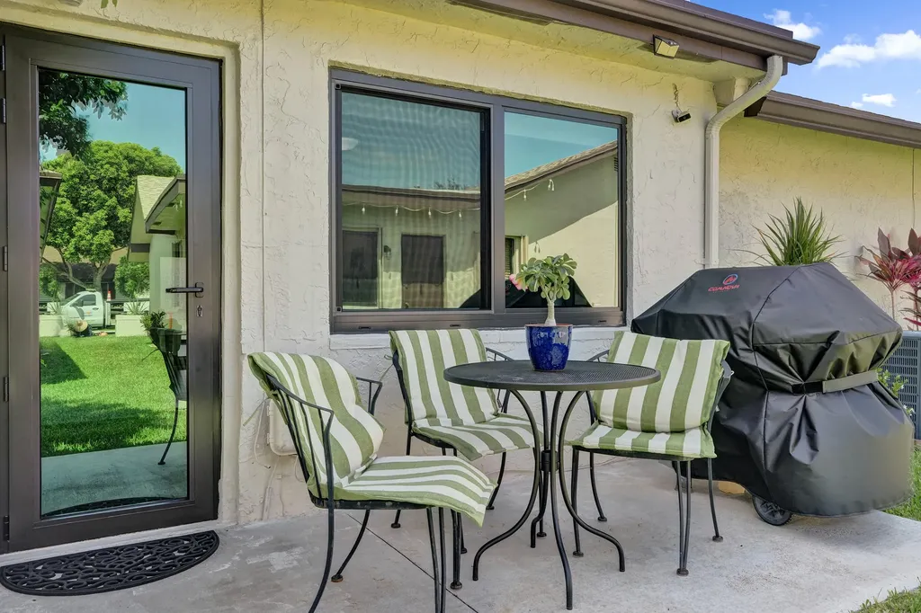 2042 SW 17th Circle Deerfield Beach FL 33442