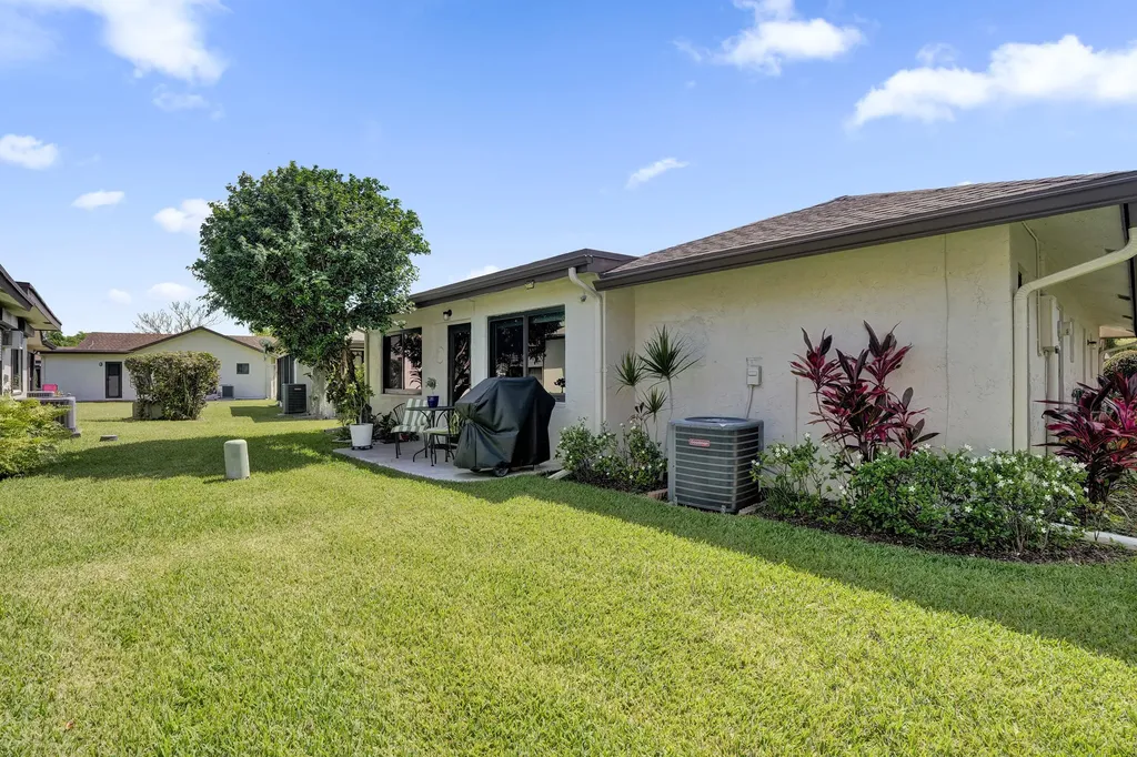 2042 SW 17th Circle Deerfield Beach FL 33442