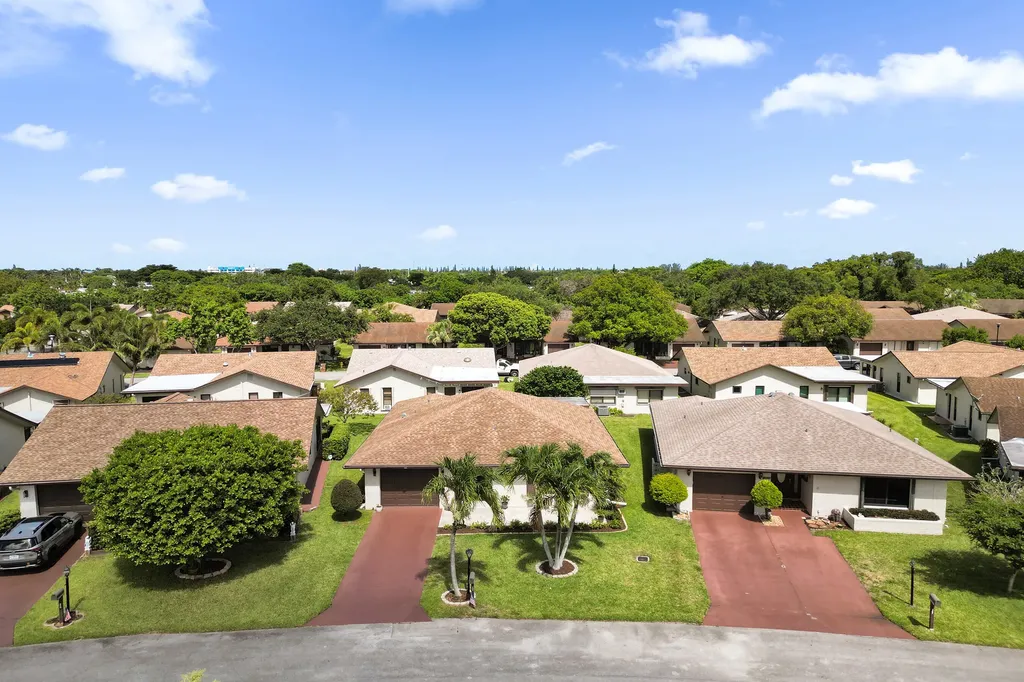 2042 SW 17th Circle Deerfield Beach FL 33442