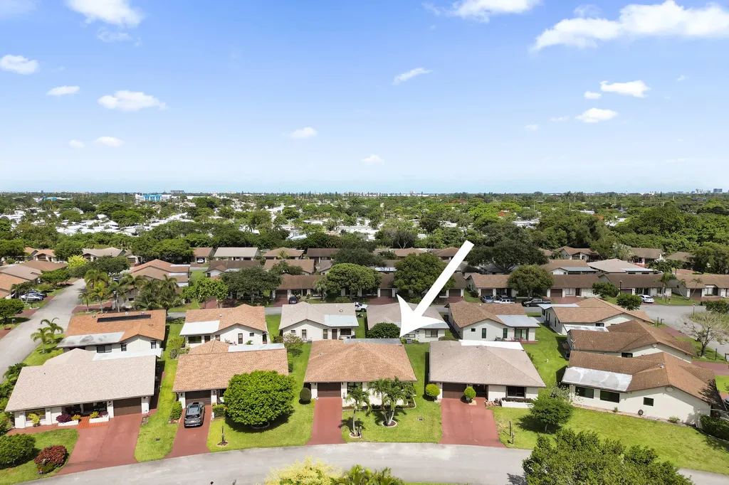 2042 SW 17th Circle Deerfield Beach FL 33442