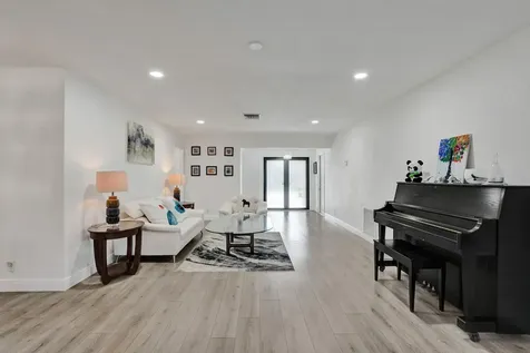 2042 SW 17th Circle Deerfield Beach FL 33442