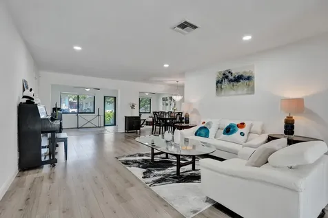 2042 SW 17th Circle Deerfield Beach FL 33442