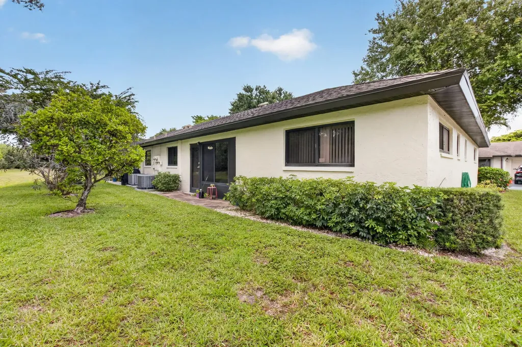 4944 Equestrian Circle Boynton Beach FL 33436