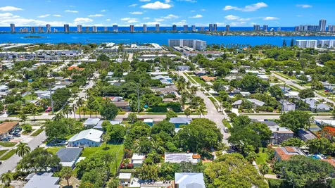 315 Hawthorne Drive Lake Park FL 33403