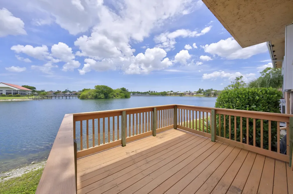 3291 NW 44th Street Oakland Park FL 33309