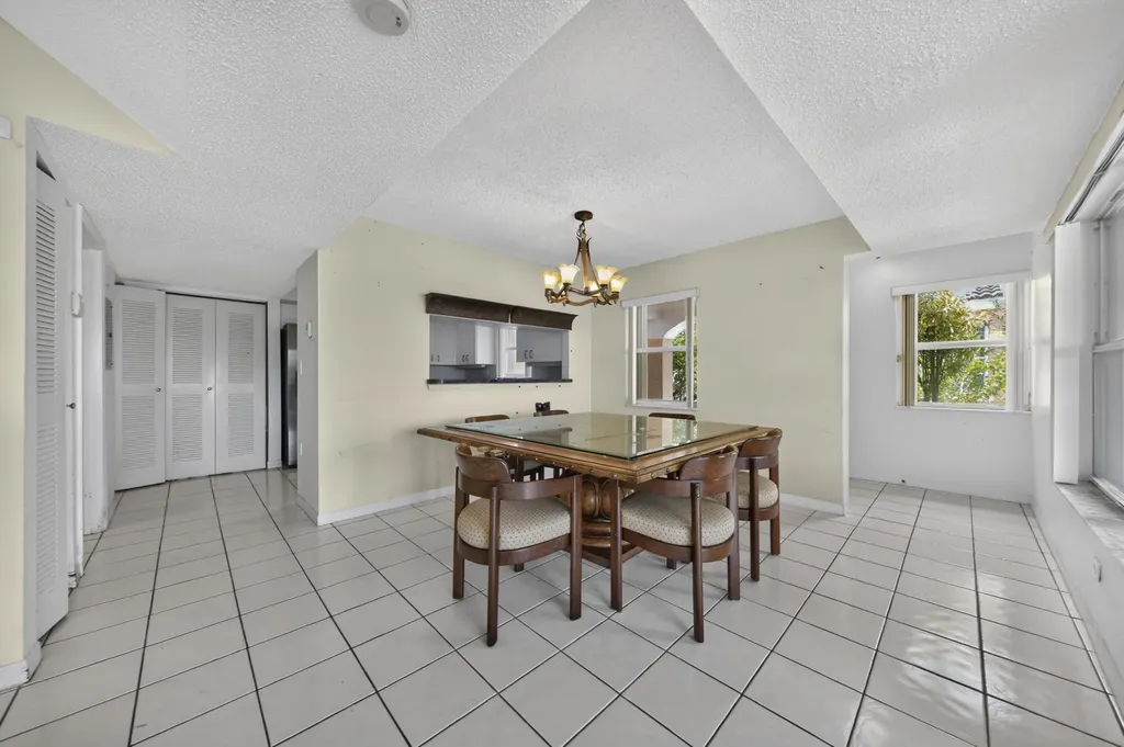 3291 NW 44th Street Oakland Park FL 33309