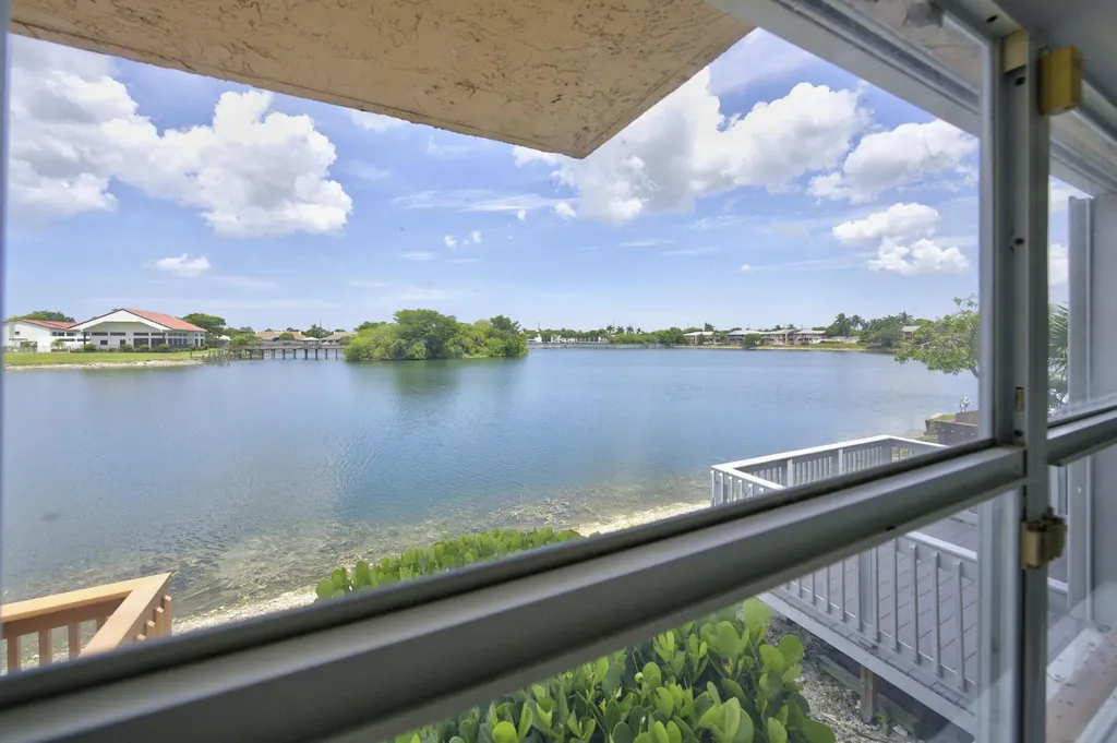 3291 NW 44th Street Oakland Park FL 33309