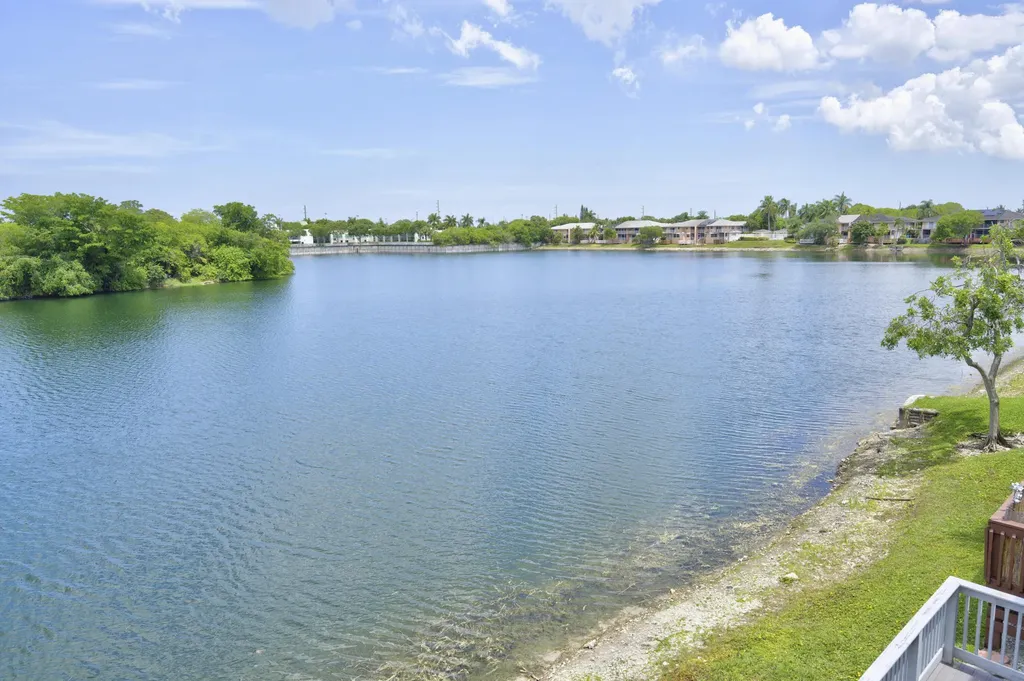 3291 NW 44th Street Oakland Park FL 33309
