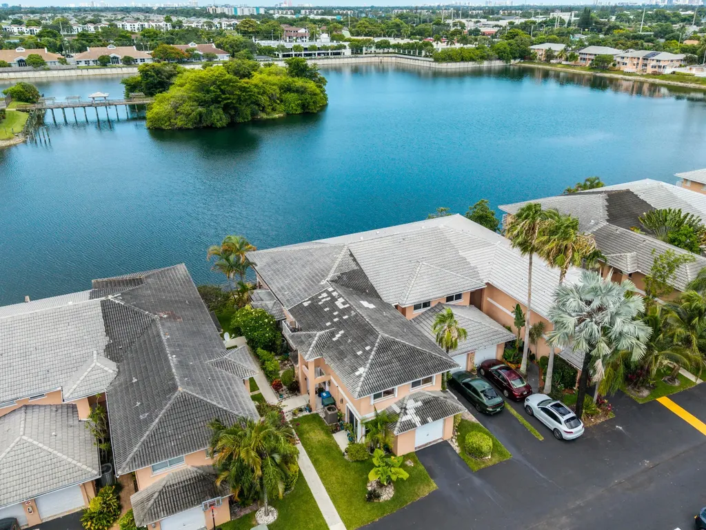 3291 NW 44th Street Oakland Park FL 33309
