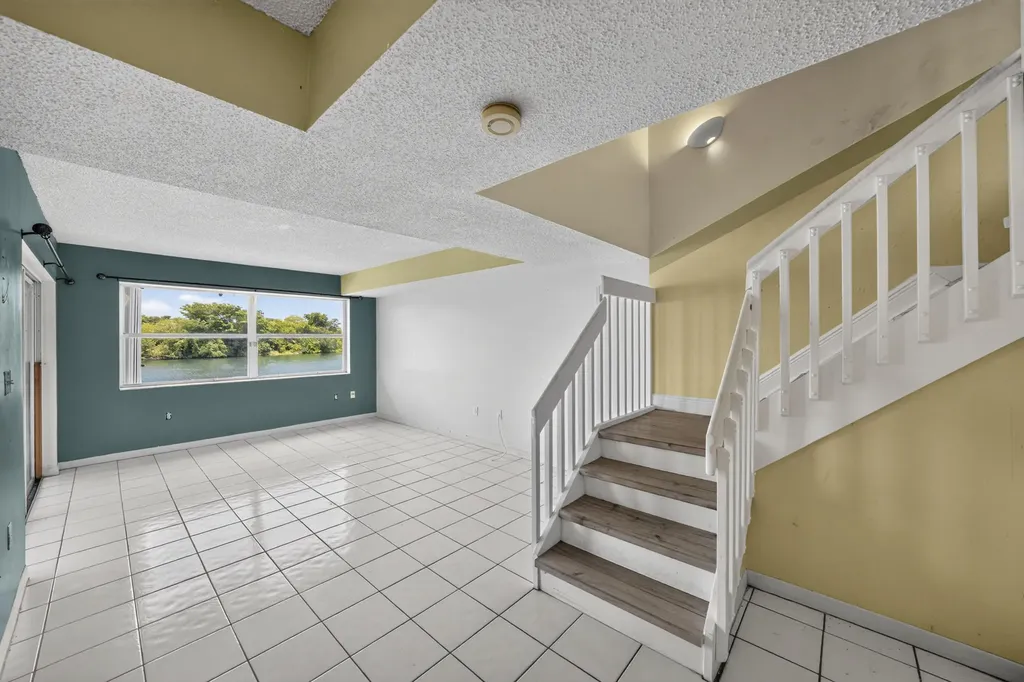 3291 NW 44th Street Oakland Park FL 33309