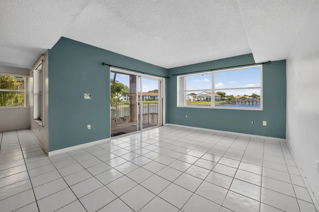 3291 NW 44th Street Oakland Park FL 33309