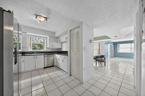 3291 NW 44th Street Oakland Park FL 33309
