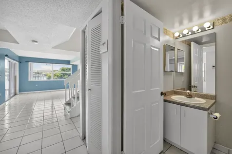 3291 NW 44th Street Oakland Park FL 33309