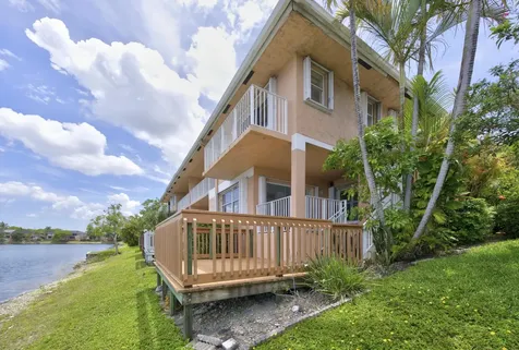3291 NW 44th Street Oakland Park FL 33309