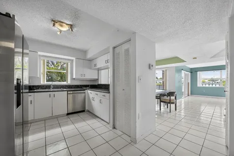 3291 NW 44th Street Oakland Park FL 33309