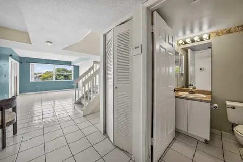 3291 NW 44th Street Oakland Park FL 33309