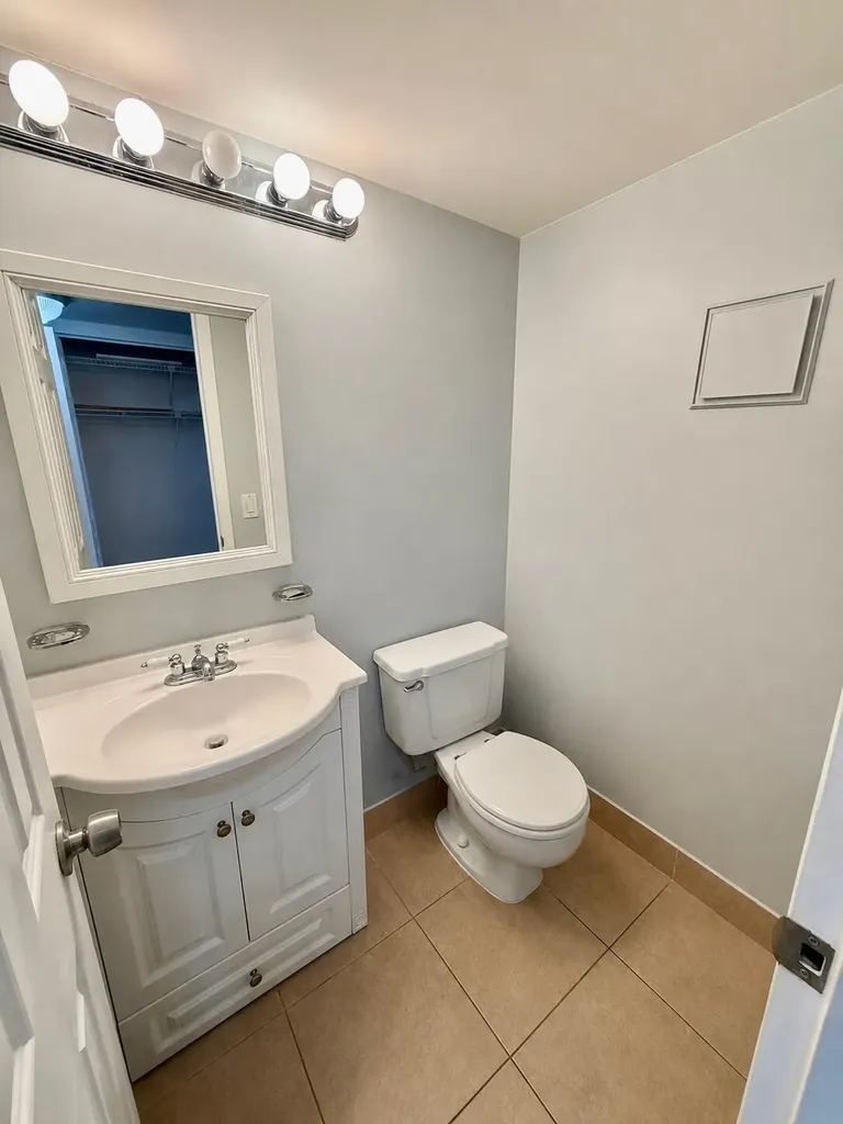 261 Suffolk F Boca Raton FL 33434