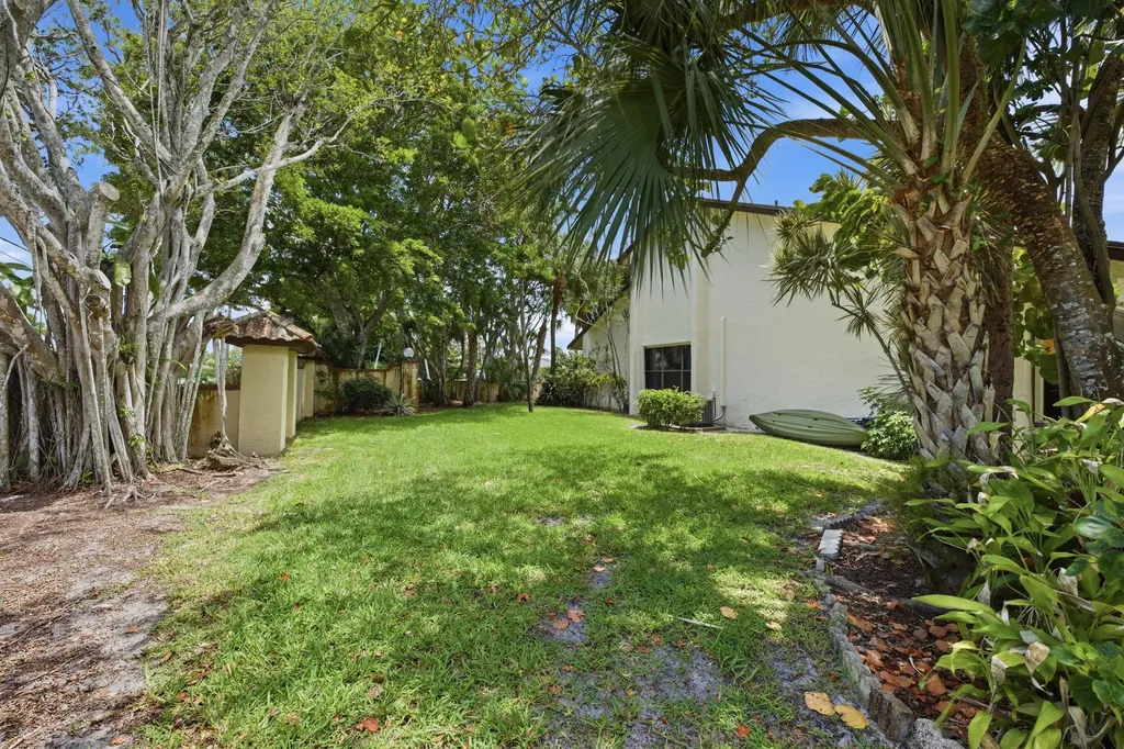 7516 English Court Lake Worth FL 33467