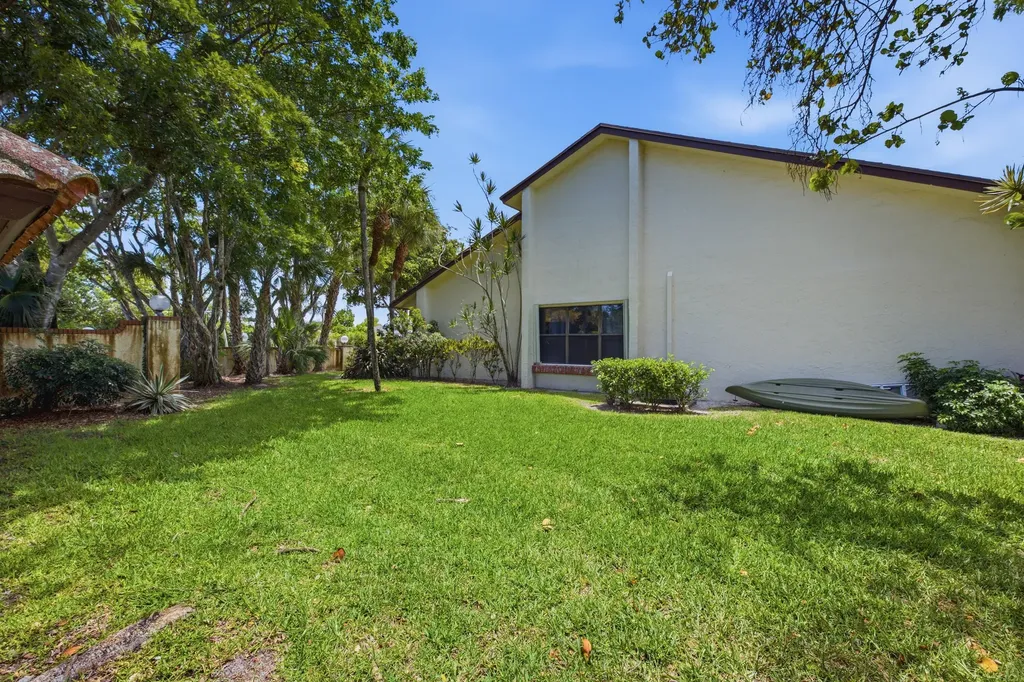 7516 English Court Lake Worth FL 33467