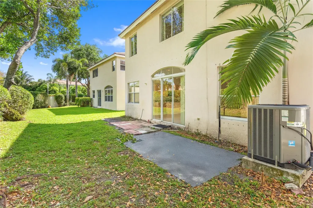 2215 NW 76th Terrace Pembroke Pines FL 33024