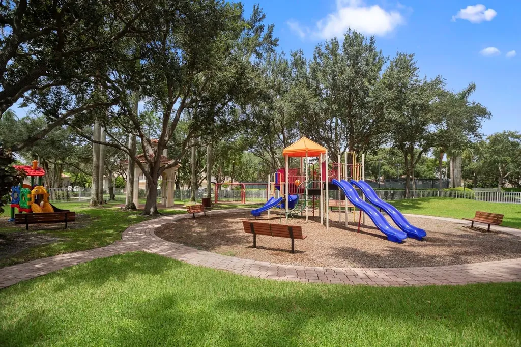 2215 NW 76th Terrace Pembroke Pines FL 33024