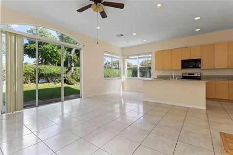 2215 NW 76th Terrace Pembroke Pines FL 33024