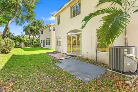 2215 NW 76th Terrace Pembroke Pines FL 33024