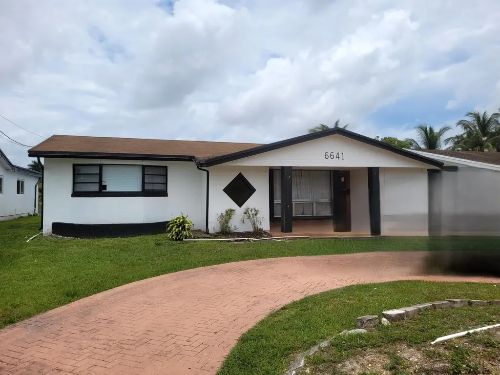 6641 Emerald Lake Drive Miramar FL 33023