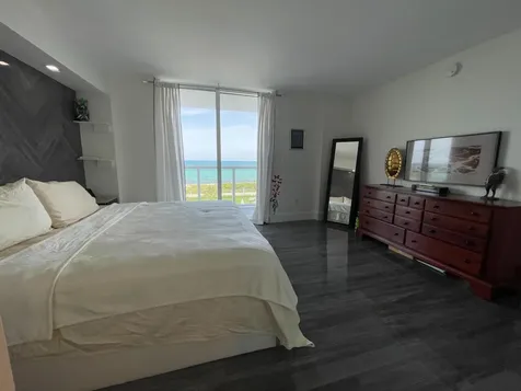 2457 Collins Avenue Miami Beach FL 33140