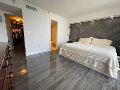 2457 Collins Avenue Miami Beach FL 33140