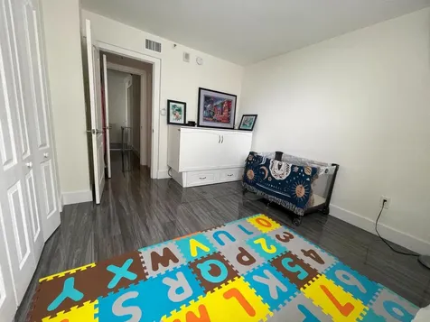 2457 Collins Avenue Miami Beach FL 33140