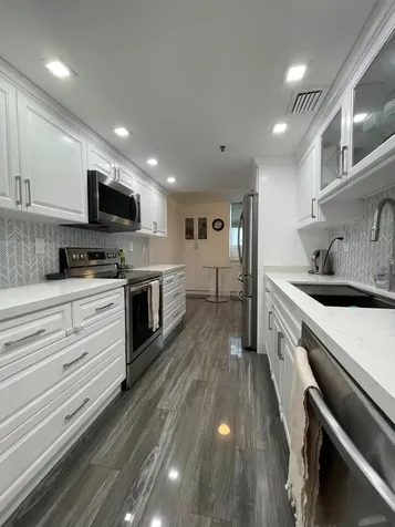 2457 Collins Avenue Miami Beach FL 33140