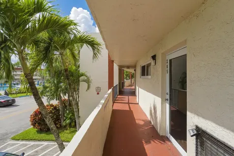 8970 S Hollybrook Boulevard Pembroke Pines FL 33025