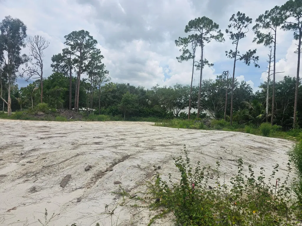 13841 76th Road N The Acreage FL 33412
