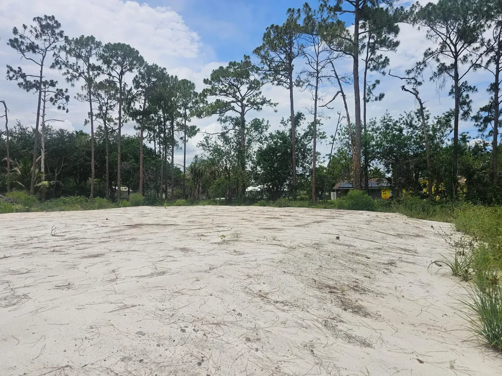 13841 76th Road N The Acreage FL 33412