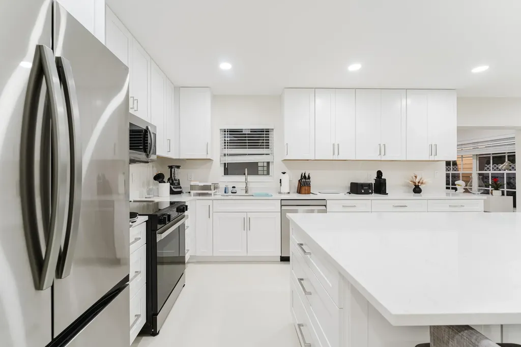 3199 NE 6th Drive Boca Raton FL 33431