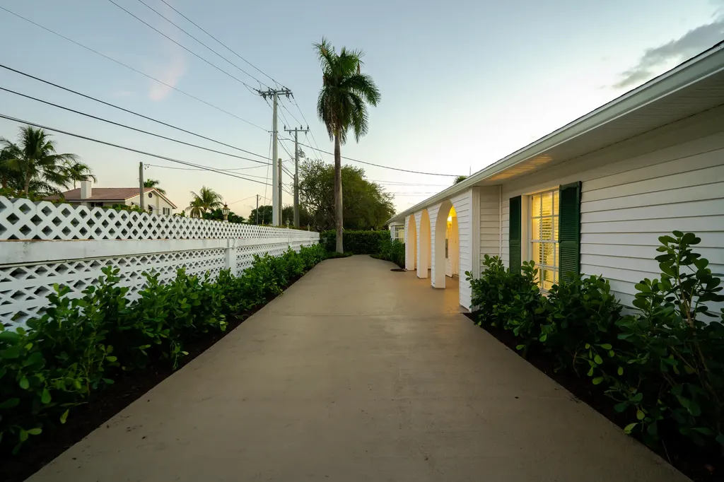 3199 NE 6th Drive Boca Raton FL 33431