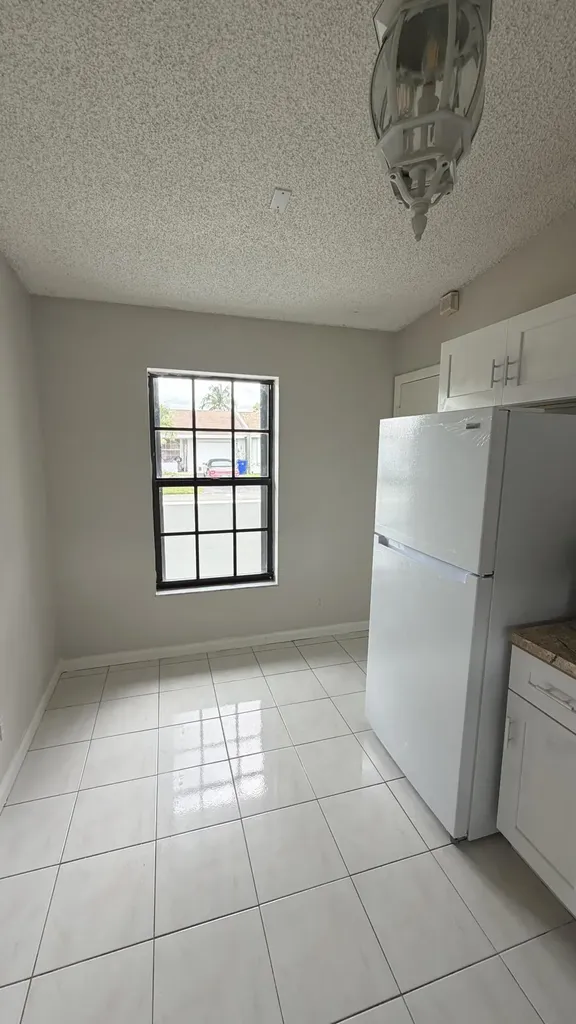 5460 S Lakewood Circle S Margate FL 33063